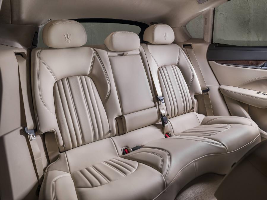 Интерьер Maserati Levante S Q4 GranLusso 2017 года  (WW) (фото 7 из 47)